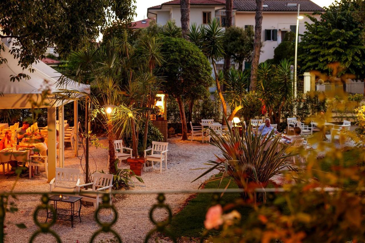 Hotel Club I Pini - Residenza D'Epoca In Versilia Lido di Camaiore Extérieur photo